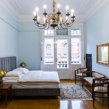 Luxury Downtown 3 Bedroom By Synagoge With Beautiful View * Budapeşte
