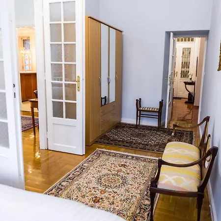 Luxury Downtown 3 Bedroom By Synagoge With Beautiful View * Boedapest