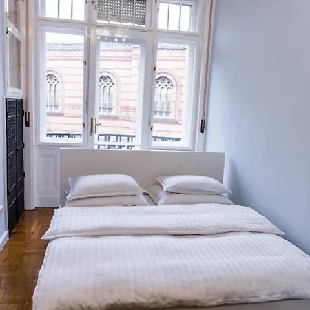 Luxury Downtown 3 Bedroom By Synagoge With Beautiful View * Budapest