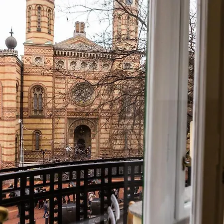 Luxury Downtown 3 Bedroom By Synagoge With Beautiful View Budapest