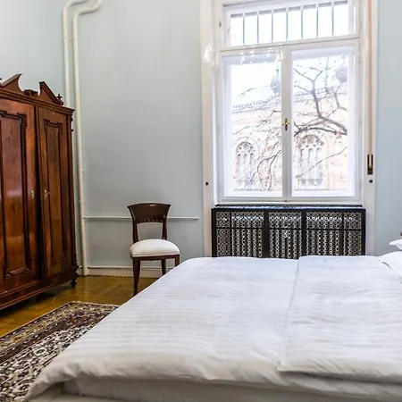 Luxury Downtown 3 Bedroom By Synagoge With Beautiful View * Budapešť