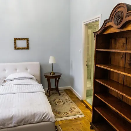 Luxury Downtown 3 Bedroom By Synagoge With Beautiful View * Budapeşte