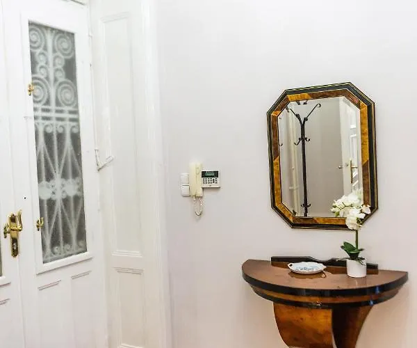 Luxury Downtown 3 Bedroom By Synagoge With Beautiful View Apartmán Budapešť