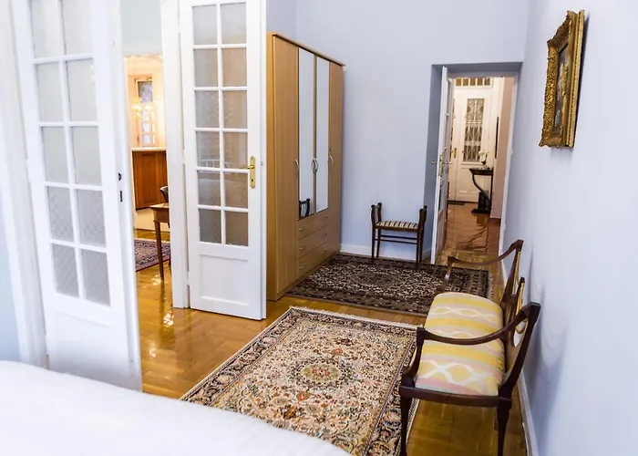 Luxury Downtown 3 Bedroom By Synagoge With Beautiful View * Budapešť