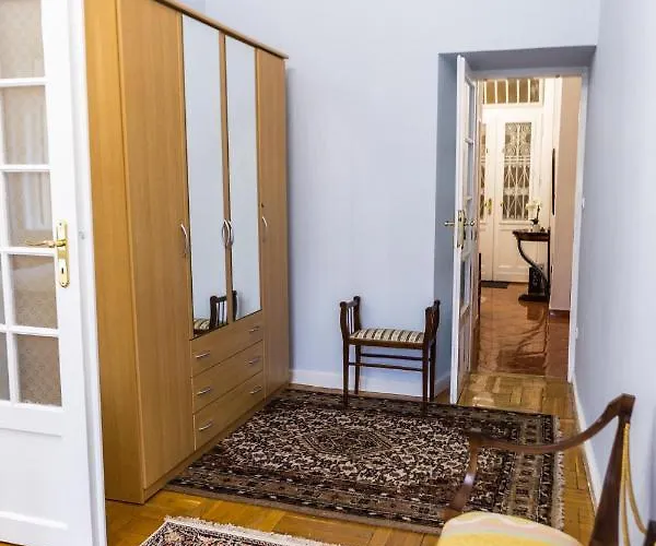 Luxury Downtown 3 Bedroom By Synagoge With Beautiful View * Budapešť