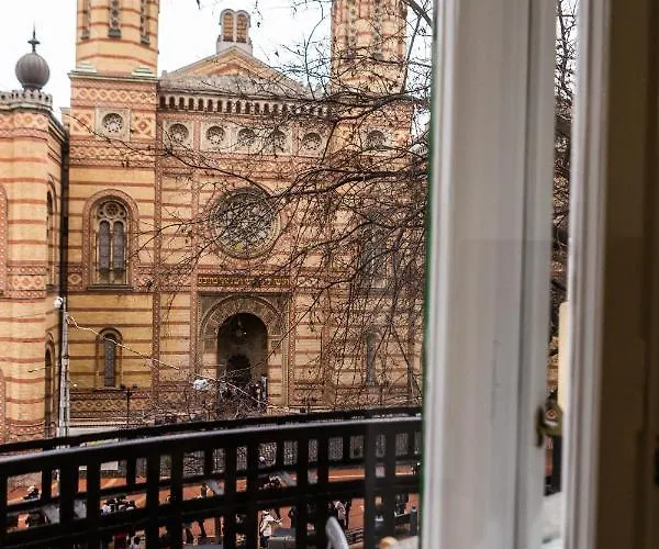 Luxury Downtown 3 Bedroom By Synagoge With Beautiful View Budapešť