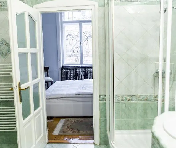 Luxury Downtown 3 Bedroom By Synagoge With Beautiful View Budapešť