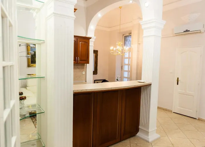 Luxury Downtown 3 Bedroom By Synagoge With Beautiful View Budapešť