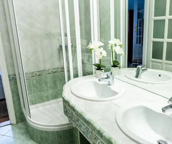Luxury Downtown 3 Bedroom By Synagoge With Beautiful View Apartmán *