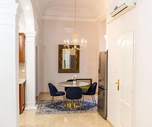 Luxury Downtown 3 Bedroom By Synagoge With Beautiful View Apartmán Budapešť