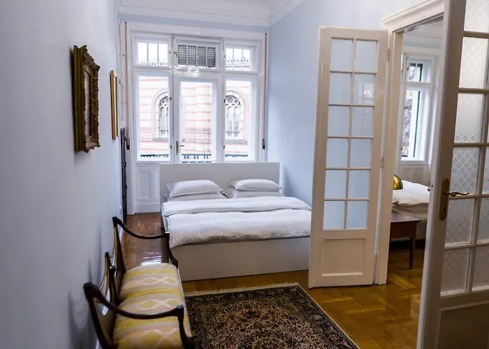 Luxury Downtown 3 Bedroom By Synagoge With Beautiful View *
