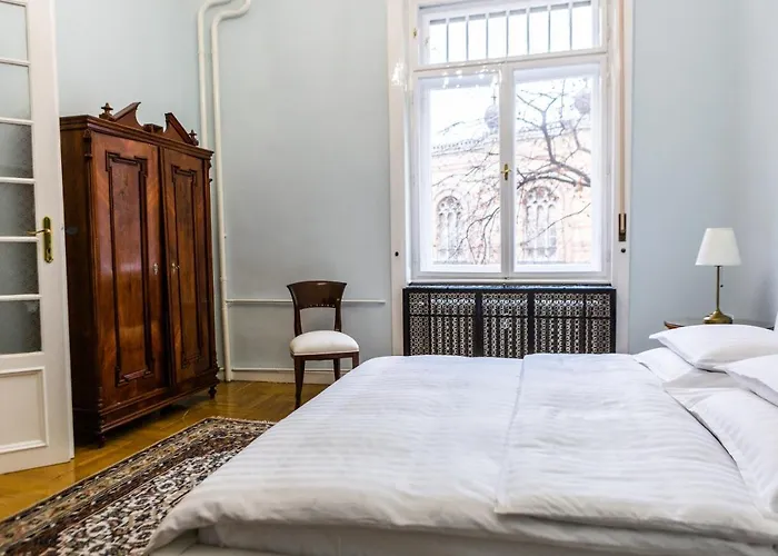 Luxury Downtown 3 Bedroom By Synagoge With Beautiful View * Budapešť