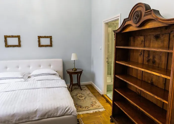 Luxury Downtown 3 Bedroom By Synagoge With Beautiful View * Budapešť