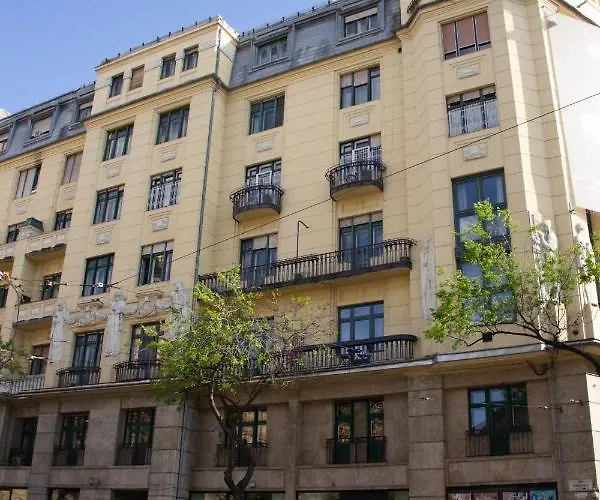 Luxury Downtown 3 Bedroom By Synagoge With Beautiful View * Budapešť