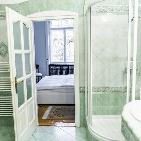 Luxury Downtown 3 Bedroom By Synagoge With Beautiful View 布达佩斯